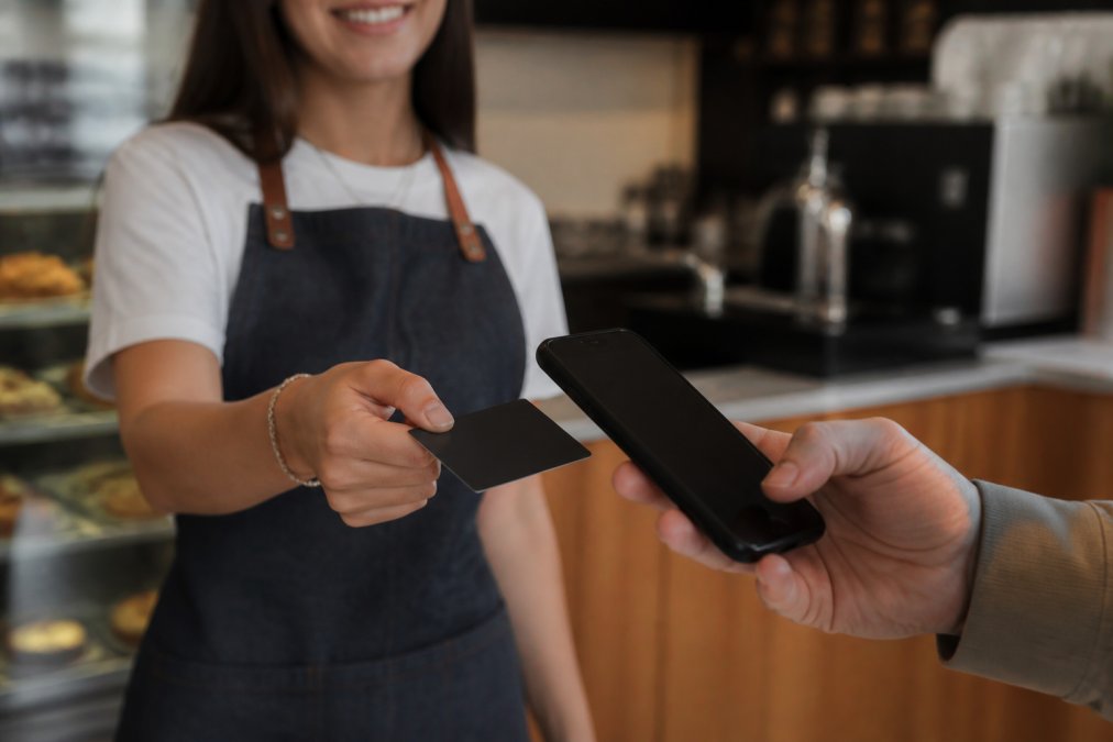 Best Tap to Review Card Alternatives: 2026 Guide